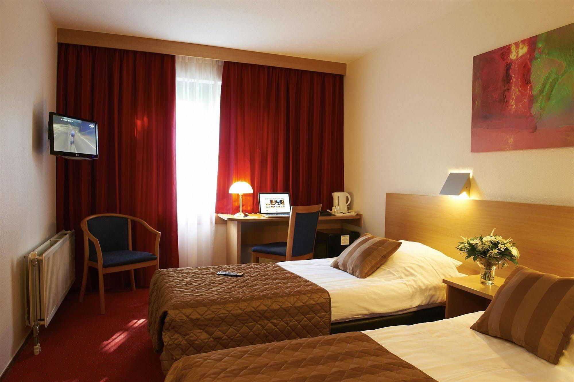 Bastion Hotel Leiden Voorschoten Ngoại thất bức ảnh